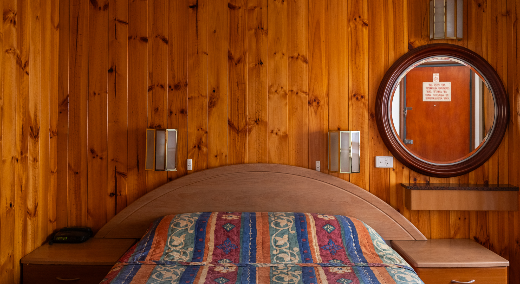 Bed and mirror, Mount Kuring-gai Motel