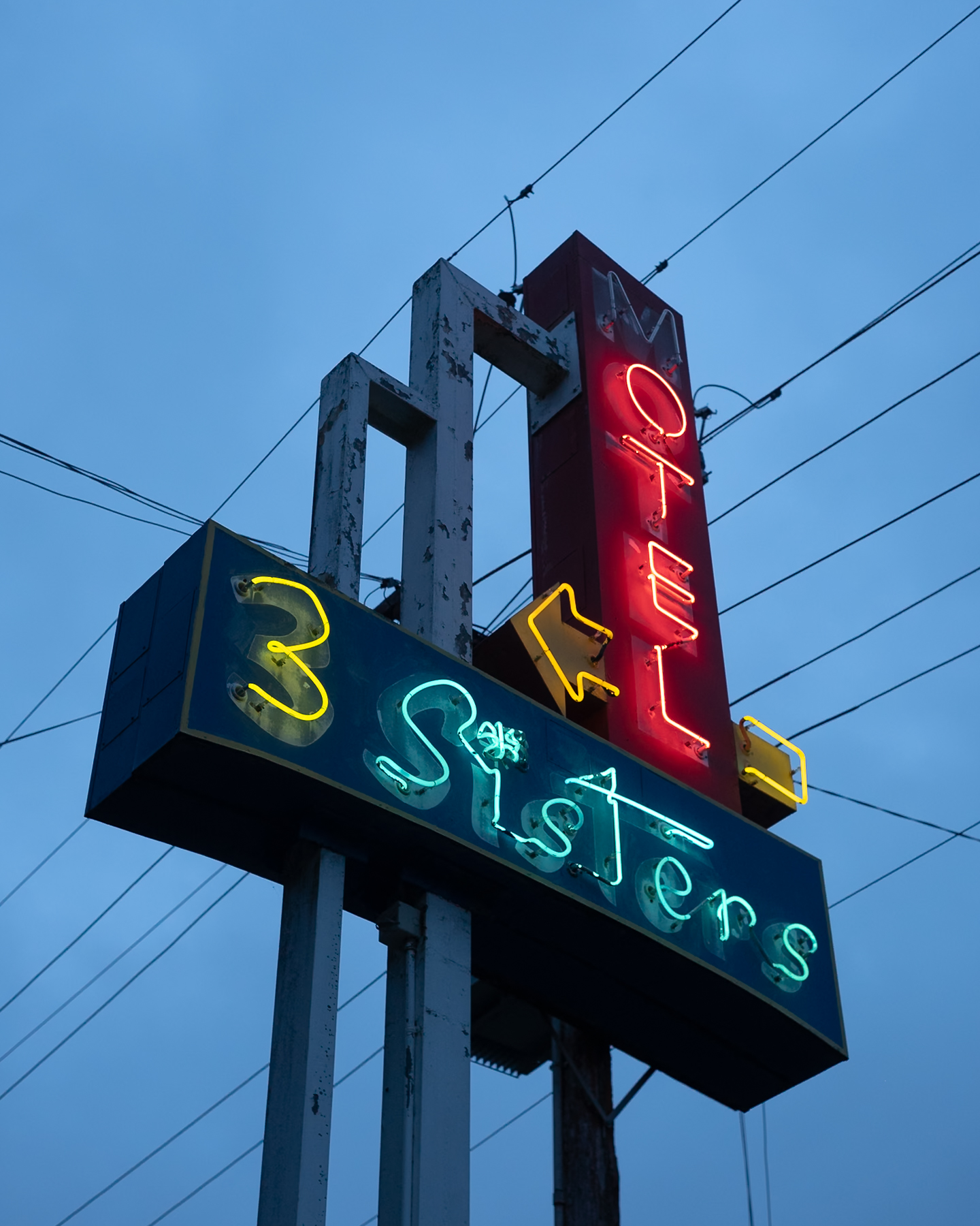 Sign, 3 Sisters Motel